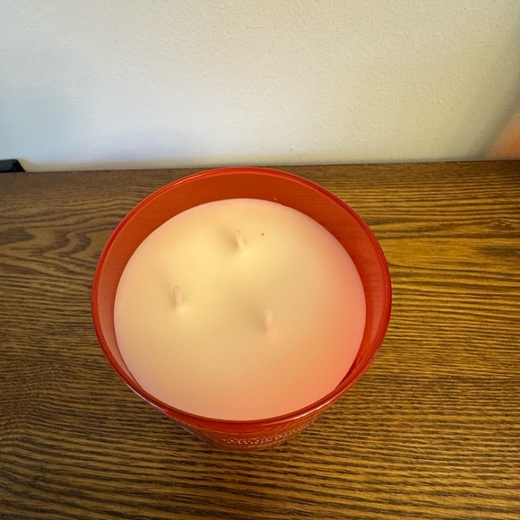 NWT Bath & Body Works "The Perfect Christmas" 3-Wick Candle w/ Gold Bow Lid - Picture 3 of 8